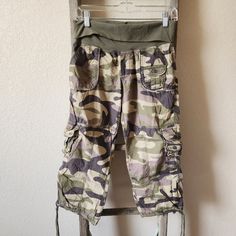 Condition: 9/10 Overall Great Condition! Please Comment If You Have Any Questions! Casual Knee-length Pants With Cargo Pockets, Camouflage Cotton Bottoms With Elastic Waistband, Stretch Camouflage Bottoms With Pockets, Spring Camouflage Bottoms With Cargo Pockets, Spring Camouflage Cargo Bottoms, Camouflage Cargo Bottoms For Spring, Casual Stretch Capri Length Shorts, Short Camouflage Bottoms For Spring, Spring Camouflage Short Bottoms