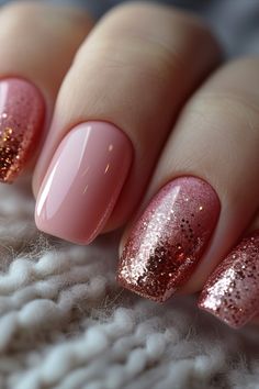 Rose Gold Nails Pink And Gold Oval Nails, Peach And Rose Gold Nails, Wedding Nails For Guests, Rose Gold Autumn Nails, Rose Gold And Red Nails, Rose Gold Short Nails, Rose Gold And Pink Nails, Pink Gel Nail Ideas, Wedding Nails Rose Gold