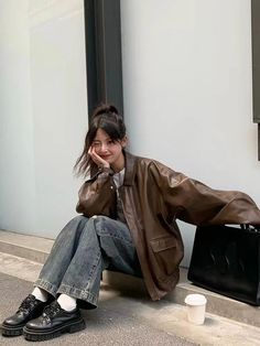 Converse And Leather Jacket, Asian Street Fashion Female, Outfits With A Leather Jacket, Long Leather Jacket Outfit Street Style, Leather Jacket Women Outfits, My Clothes Aesthetic, Big Jacket Outfits Street Style, 90s Streetwear Women, Baggy Leather Jacket Outfit