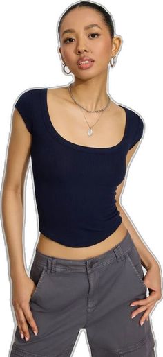 Seamless Scoop Neck T-shirt For Summer, Casual Black Top With Scoop Back, Trendy Seamless Crew Neck Top, Seamless Tops With Scoop Back, Casual Seamless Crop Top With Scoop Back, Trendy Stretch Scoop Neck T-shirt, Basic Seamless Tops With Scoop Back, Seamless Fitted Scoop Neck T-shirt, Fitted Seamless Scoop Neck T-shirt