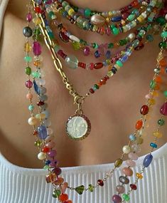 Necklaces To Wear With Strapless Dress, Bohemian Gold Jewelry, Colorful Necklace Stack, Maxamilist Jewelry, Maximalist Jewelry Aesthetic, Funky Jewelry Necklaces, 2024 Jewelry Trend, Maximalist Necklace, Maximalist Jewelry