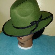 Beautiful And New Hat Green Hat Bands For Kentucky Derby, Adjustable Green Fedora Felt Hat, Adjustable Green Fedora For Spring, Adjustable Green Wide Brim Fedora, Green Adjustable Wide Brim Fedora, Adjustable Green Flat Brim Fedora, Adjustable Green Wide-brim Fedora, Green Fedora For Kentucky Derby, Adjustable Green Fedora Hat Band