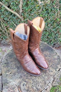 "You'll look great and feel great in the Milwaukee boot. Crafted with fine leather, classic western stitching, a rounded toe, and cowboy heel. The Comfort Cushion insole makes it one of the most comfortable boots you'll own. These boots are in good vintage condition and ready to wear! Fits Narrow Length: 10.5\" Height: 12\" Heel: 1.5\" Width: 3.5\" Color: Brown Condition: Good vintage Brand: Dan Post" Western Style Brown Chelsea Boots With Goodyear Welt, Western Style Brown Goodyear Welted Chelsea Boots, Western Boots With Leather Lining, Western Chelsea Boots With Round Toe For Rodeo, Western Brown Chelsea Boots With Round Toe, Western Goodyear Welted Boots For Fall, Western Style Leather Chelsea Boots For Ranch, Western Boots With Goodyear Welted Almond Toe, Western Boots With Goodyear Welt And Almond Toe