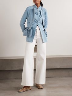 LIBEROWE is all about the juxtaposition of masculinity and femininity, style and attitude. Mixing all of the above, this take on the denim jacket has a round neckline and voluminous peplum hem. The covered buttons and welt pockets nod to classic tailoring, contrasting the otherwise romantic silhouette.