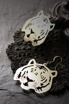 The Tiger Earrings All hand craft and original designed By Defy /Unique jewelry / Dark style accessories The jewelry is designed to have unique style and beautiful details. - The Tiger Earrings dimensions are : 3.7 x 4.2 cm. - Material : Brass / Silver **Free Shipping to World Wide** - Please allow us to prepare the item and parcel between 3-5 working days (*Between 5-7 working days For Sterling Silver 925*) - All items will be sent by Thai Registered Airmail. The delivery usually takes about 2- Symbolic Drop Earrings Jewelry As Gift, Symbolic Drop Earrings Jewelry Gift, Symbolic Drop Earrings As A Gift, Symbolic Dangle Earrings As Gift, Metal Earrings As A Gift, Handmade Symbolic Drop Earrings, Pierced Metal Earrings Gift, Brass Earrings For Gift, Handmade Symbolic Plug Earrings As Gift