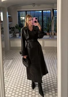 Long Leather Trench Coat Outfit, Leather Trench Outfit, Long Black Leather Coat Outfit, Black Leather Trench Coat, Leather Coat Outfits Women, Leather Trench, Long Leather Coat Outfit, Black Leather Coat Outfit, Black Leather Trench Coat Outfit