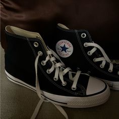 Black High Top Converse Size 8 Black Converse Aesthetic, Converse Aesthetic, Black And White Converse, Black Chucks, Black High Top Converse, High Top Converse, New Converse, Converse Black