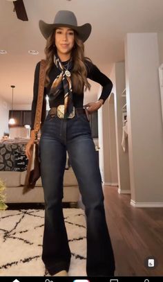 Western Outfits Women Fancy, Work Western Outfits Women, Rodeo Cookoff Outfit, Jaripeo Outfits Winter, Cold Cowgirl Outfit, Rodeo Outfits Jeans, Rodeo Fits For Women, Country Winter Concert Outfit, Cold Rodeo Outfits For Women