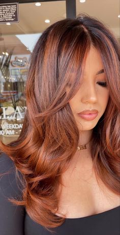 Megan Fox Hair Color Copper, Latina With Red Highlights, Orange Fall Hair Color, Brown Copper Balayage Straight Hair, Different Color Money Pieces, Chocolate And Ginger Hair, Ginger Hair Balayage Brown, Hair Color For Medium Dark Skin Tones, Dyed Hair For Latinas