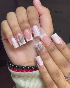 square nails | croc print design | French tips | white nails | silver nails almond nails | short nails | shiny nails | #nailart #naildesign #nailinspiration #manicure #nailsoftheday #nailswag #nailideas #nailfashion #nailgoals #nailtrends #nailstyle #naillove #nailaddict #nailstagram #nailofinstagram #nailpolish #nailselfie #fashion #winternails #summernails #fallnails #springnaildesigns Short Square Nails White Design, Short Acrylic Nails Croc Print, Short Croc Nail Design, Croc Style Nails, Short Acrylic Nails Duck Shape, White Crocodile French Tip Nails, Short Croc Print Nails, White Croc Print Nails, Elegant Nails Square