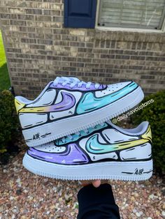 Hand Painted Custom Air Force 1 cartoon in a full size run. Contact for color blocking.  Products are made to order and price includes the shoe and custom work. Product is created using Acrylic Leather Paints specifically designed for these sneakers and is sealed with an acrylic finisher for a waterproof finish. Feel free to contact me for specific color wants and if rush ordering is needed! Happy Shopping. - These shoes are not recommended for daily wear if you are trying to uphold the complete look!  - These shoes are hand painted and sealed with an acrylic finisher so they paint is very sturdy BUT this DOES NOT mean the shoes are INDESTRUCTIBLE . Continuous daily use of these shoes can, over time, cause deep creasing and eventually may lead to cracking of the paint.  - Once again, these Cartoon Air Force 1, Air Force 1 Cartoon, Nike Air Force 1 Outfit, Air Force One Shoes, Painted Shoes Diy, Custom Sneakers Diy, Custom Painted Shoes, Custom Shoes Diy, Nike Shoes Air Force