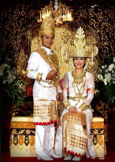 Indonesian Wedding, Nikah Dress, Costumes Around The World, Asian Wedding Dress, Wedding Costumes, Traditional Wedding Dresses, Wedding Attire Guest, Wedding Dress Trends, Wedding Photography Poses