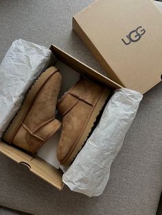 #ugg #boots #winter #fashion Low Uggs, Ultra Mini Uggs, Ugg Classic Ultra Mini, Ugg Mini, Shoe Wishlist, Low Boots, Aesthetic Shoes, Ugg Classic