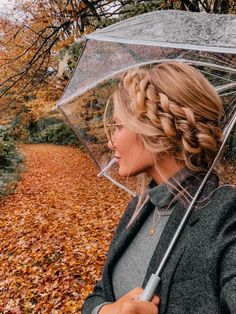 Amber Fillerup Clark, Amber Fillerup, Barefoot Blonde, Peinados Fáciles Para Cabello Corto, On The Ground, Hair Dos, In The Rain, Hair Day, Pretty Hairstyles