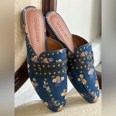 Coach Faye Loafer Slides Size 5.5 Never Worn Style - With Painted Floral Bow Print Coach Slides, Loafer Slides, Bow Print, Coach Shoes, Christmas Nails, Blue Purple, Flat Shoes Women, Loafer Flats, Blue And Purple