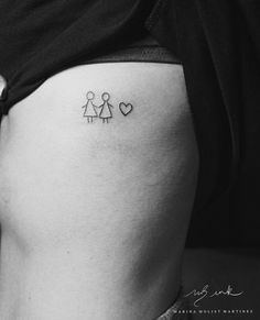 Fine Line Tattoo Lost Loved One, Mom Of Twins Tattoo Ideas, Small Tattoos Lost Loved One, Fine Line Tattoo For Sisters, Minimalist Tattoo Family, Fine Line Sister Tattoo, Tattoo Mama E Hija, Twins Tattoo Ideas, Sister Tattoos For 2