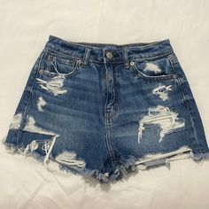 American Eagle Outfitters Jean shorts Dark Jean Shorts Outfit, Ripped Denim Shorts Outfit, American Eagle Clothes, Pogue Life Outfits, Cute Jean Shorts, American Eagle Outfits, Vans Outfit, Black Long Sleeve Sweater, American Eagle Jean Shorts