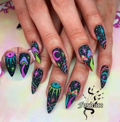 Black Nails Inspo Colorful Witchy Nails, Beyond Wonderland Rave Nails, Nail Designs On Black Nails, Blacklight Nails Design, Spring Witchy Nails, Neon Mushroom Nails, Alternative Spring Nails, Trippy Nail Art Short, Nail Designs 3 Colors