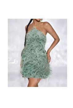 Chic Mini Dress With Feathers For Wedding, Chic Feathered Mini Dress For Wedding, Feather Detailed Mini Dress For Prom Season, Sleeveless Feather Trim Mini Dress For Wedding, Feathered Mini Dress For Prom Season, Elegant Strapless Feathered Mini Dress, Sleeveless Mini Dress With Feather Trim For Wedding, Elegant Strapless Mini Dress With Feathers, Sleeveless Wedding Mini Dress With Feather Trim