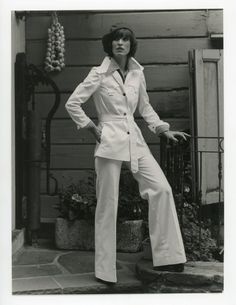 Vintage fashion photo - 1970s - womens fashion model - vest jacket trousers ensemble - black and white photo - lady girl by GRAINSofBrussels on Etsy 1970s Womens Fashion, Jacket Reference, 70s Fashion Outfits, 1970s Fashion Women, 70s Women Fashion, Disco 70s, 1970s Women, Disco Style, Fashion 1970s