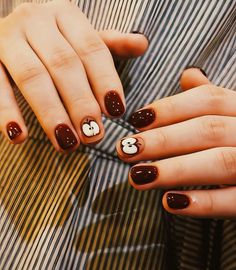 Short Fall Design Nails, Simple Short Gel Nails Fall, Music Artist Inspired Nails, Short Gel Nails Fall Colors, September Red Nails, Simple Nail Almond, Self Painted Nails, Cute Nail Designs For Short Nails Simple, Fiona Apple Nails