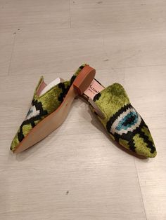 Silk slippers made entirely of handcrafted silk woven ikat fabric.all numbers available.made with first class products.silk ikat made of loom weaving is used Silk Slippers, Ikat Art, Silk Ikat, Slippers Women, Star Shoes, Ikat Fabric, Loom Weaving, Womens Slippers, Fashion Item