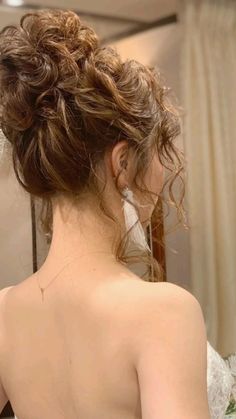 Princess Vibes: Fairy Tale Prom Hairstyles for a Magical Night Cute Prom Hairstyles, Simple Prom Hair, Ball Hairstyles, Hoco Hairstyles, Hairdos For Curly Hair, Hair Stylies, Hoco Hair, Formal Hairstyles, Aesthetic Hair