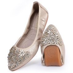 PRICES MAY VARY. STYLE: Foldable Ballet flats decorated with metal rivet/flower rhinestones/glitter rhinestones.Flower Style .It looks beautiful,elegant and fashionable.Elastic collar for easy silp on & all day comfort SUPER COMFORTABLE: Soft insole and anti-skid rubber outsole for all day walking in comfort.Ultra Flexible TPR Outsole and classic ballet style design LIGHTWEIGHT AND FLEXIBLE: The shoes are perfect for your handbag or glovebox or. Shoes fold into a small size, light weight and Fle Wedding Ballerina, Wedding Dance Party, Women Ballet Flats, Foldable Ballet Flats, Shoes And Socks, Ballet Style, Fitted Maxi Dress, Flower Style, Ballet Fashion