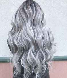 Wavy Gray Hair, Grey Hair Weave, Straight Hair Highlights, Ash Grey Hair, White Blonde Highlights, Long Silver Hair, Grey Hair Dye, Silver Blonde Hair, Blond Balayage