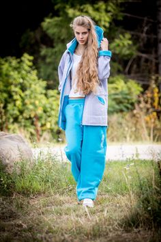 Baggy Ocean Blue Cotton Sweatpants for woman or man. These drop crotch pants are so comfy! Warm plus size sweatpants. Unique loose fit. Unisex Men and Women Can Wear. Two ventilate pockets in front, back pocket, secret pocket. HQ-Heavy duty material. Density - 280g/m2. Made in EU. SizeLenght (in/cm)Waist (in/cm)Loose (in/cm)Strech (in/cm)Recommended Height(in/cm) XS40/10112/3012/3014/3661/155 S41/10513/3212/3015/3765/165 M42/10713/3412/3115/3869/175 L44/11214/3613/3417/4273/185 XL45/11415/3813/3 Blue Cotton Joggers For Winter, Blue Cotton Winter Joggers, Blue Relaxed Fit Sweatpants For Winter, Blue Wide Leg Joggers With Pockets, Blue Wide-leg Joggers With Pockets, Blue Full Length Sweatpants With Pockets, Blue Winter Bottoms With Pockets, Winter Blue Bottoms With Pockets, Blue Baggy Parachute Pants With Pockets