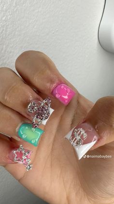 Nail Short French Tip, Pink Junk Nails Short, Square Natural Nails Short, Nails Y2k Short, Short Junk Nail Designs, Junk Nails Short, Short Nail Sets, Fye Nails, Acrylic Toe Nails