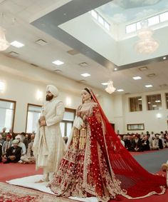 Sikh Wedding Dress, Best Indian Wedding Dresses, Sikh Bride, Anand Karaj, Indian Wedding Poses, Latest Bridal Lehenga, Couple Wedding Dress, Indian Bridal Photos, Wedding Lehenga Designs