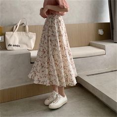 Long Skirts Summer, Floral Chiffon Skirt, Korean Skirt, Skirt Streetwear, Stile Hijab, Long Skirt Summer, Skirts Summer, Pleated Long Skirt, Skirts Midi High Waisted