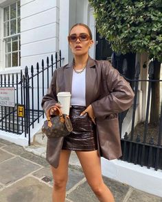 Suede Outfit, Motorcycle Jacket Women, Blazer Casual, Leather Blazer Jacket, Streetwear Mode, Looks Street Style, Casual Cardigans, Mode Inspo, Leather Blazer