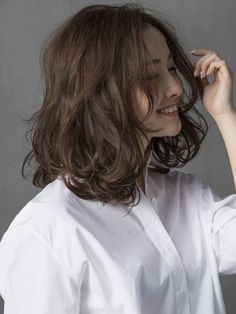 Middle Hair, Hair Arrange, Haircuts For Wavy Hair, Shot Hair Styles, Short Wavy Hair, Foto Poses, Permed Hairstyles, Grunge Hair, Aesthetic Hair