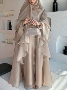 Pretty Abayas, Event Dresses Classy, Eid Abaya, Abaya Styles, Modest Outfits Muslim, Abaya Collection, Popular Clothing Styles, Modest Casual Outfits, Popular Clothing