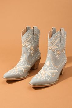 Delicate florals dance across these boots, adding a touch of unique personality and charm. The classic pointed toe and stacked heel nod to the timeless style of the Wild West. Western Boots With Floral Print For Fall, Chic Spring Mid-calf Boots With Snip Toe, Bohemian Boots With Floral Embroidery For Fall, Spring Stacked Heel Snip Toe Boots, Bohemian Fall Boots With Floral Embroidery, Bohemian Floral Embroidered Boots For Fall, Bohemian Snip Toe Boots For Spring, Bohemian Snip Toe Spring Boots, Fall Floral Embroidered Snip Toe Boots