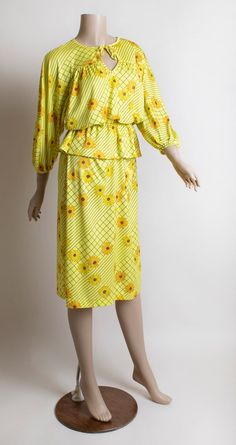 FREE DOMESTIC SHIPPING! <3♥ Lovely 1970s bright yellow daisy flower & striped, two piece blouse & skirt set! ♥ Pullover blouse, has a peplum skirt, elastic waist for comfy fit! Billowy sleeves with elastic cuffs. Keyhole neckline! ♥ Straight pencil style skirt with an elastic waist. ♥ In great condition! Two small runs on back of blouse, see last photo. Georgee Originals, tag. Polyester.* measurements *Bust - 42"Shoulders - 16"Waist - up to 28"Hips - 44"Blouse Length - 23"Skirt Length Spring Vintage Skirt For Vintage Fashion, Vintage Fashion Skirt For Spring, Spring Vintage Fashion Skirt, Vintage Retro Print Skirt For Spring, Vintage Skirt With Retro Print For Spring, Vintage Yellow Fitted Skirt, Fitted Vintage Yellow Skirt, 1970s Style Yellow Spring Dress, Mid-century Yellow Dresses For Spring