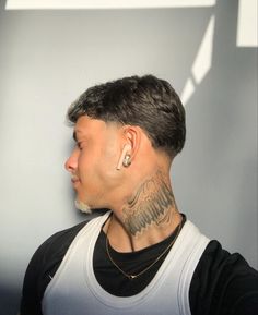 Mens Hairstyles Curly, Barber Haircuts, Aesthetic Poses, Faded Hair, Old Tattoos, Corte De Cabelo Masculino, Haircuts For Men, Hair Highlights, Boy Fashion