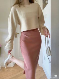 Skirt Styles, Casual Day Outfits, Elegante Casual, Work Style, Modest Fashion Outfits, Pink Skirt, Feminine Outfit, Wide Pants, 가을 패션