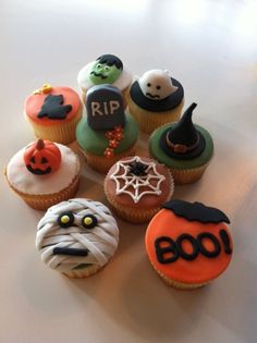 there are many cupcakes decorated to look like halloween