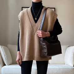 V Neck Knitted Vest, Jumper Fashion, Sweater Sleeveless, Vest Sweater, Neue Outfits, Knitted Vest, Mode Inspo, Looks Chic, 가을 패션