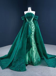 This outfit imagines in an off the shoulder neck line with corset styled in a wrap detail. From the midsection styles a full size A-line skirt. Watteau Train, Pageant Gown, Green Evening Dress, Fotografi Vintage, Mermaid Evening Gown, Green Gown, Sequin Prom Dresses, Pageant Gowns, Long Prom Dresses