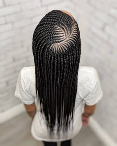 Trendy Hair Braiding Styles. Hi ladies. These are the best latest braiding hairstyles you could wish for. In this collection, we have different hair ideas suitable for every face shape. Make one of the braids hairstyles to achieve an amazing and eye popping look. Cornrows And Twists, Lemonade Braids Hairstyles, Prom Hairstyles Updos, Afrikaanse Mode