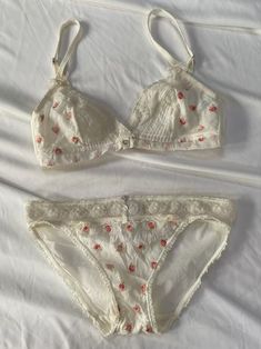 Bras And Things, 140 Pound Women, Cute Bra Sets, Undergarment Set, Vintage Bras, Cute Lingerie Sets, Pretty Bra, Cute Bra, Bra Outfit