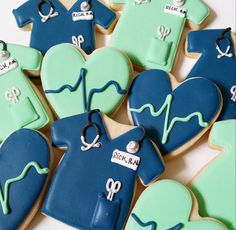 cookies decorated with blue and green icing are displayed on a twitter account for an event