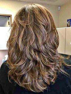 Layered Hairstyles With Bangs Short, Shag Layered Hairstyles With Bangs, 2023 Medium Long Haircuts, Very Layered Hair Medium With Bangs, Haircuts Women Layers, Mid Length Hair With Layers Curly Waves, High Layers Medium Hair, Back Of Head Layers, Long Hair For Plus Size Women