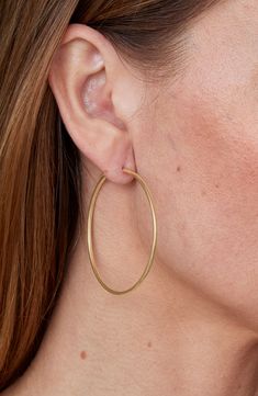 Thin tube offers minimalist appeal against polished hoop earrings that are perfect for everyday wear. 0.8" width Hinge with snap-post closure 18k-gold plate or gold fill Made in Brazil Medium Hoop Earrings Gold, Unique Gold Hoop Earrings, Big Hoops Earrings, Hoop Earrings Aesthetic, Dream Accessories, Dainty Gold Earrings, Dainty Hoop Earrings, Medium Hoop Earrings, Earrings Aesthetic