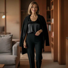 Dressing professionally for work during winter can be a real challenge, especially for women over 40. The cold weather demands warmth, but you still want to look polished and stylish. That’s where a capsule wardrobe comes in handy. Work Outfits Women, Over 40, Capsule Wardrobe, Cold Weather, Work Outfit, That Look, Wardrobe