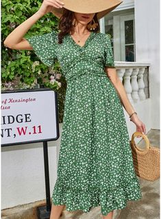 JJ's House No Floral Print Polyester Midi V-Neck Spring Summer A-line NO Green Height:5.7ft(174cm) Bust:33.5in(85cm) Waist:26in(66cm) Hips:36in(91cm) Tea-Length Dress. #JJ's House #No #FloralPrint #Polyester #Midi #VNeck #Spring #Summer #Aline #NO #Green #TeaLength #Dress Clothes Hacks, Split Hem Dress, Ditsy Floral Dress, Crazy Hats, Designer Midi Dresses, Shirred Dress, Ditsy Floral Print, Womens Floral Dress, Tiered Midi Dress